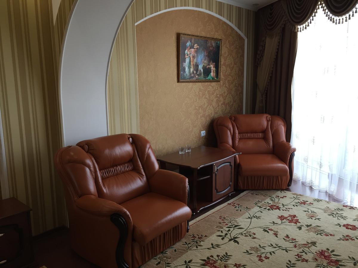 Hotel Oktan Kryve Ozero Ngoại thất bức ảnh