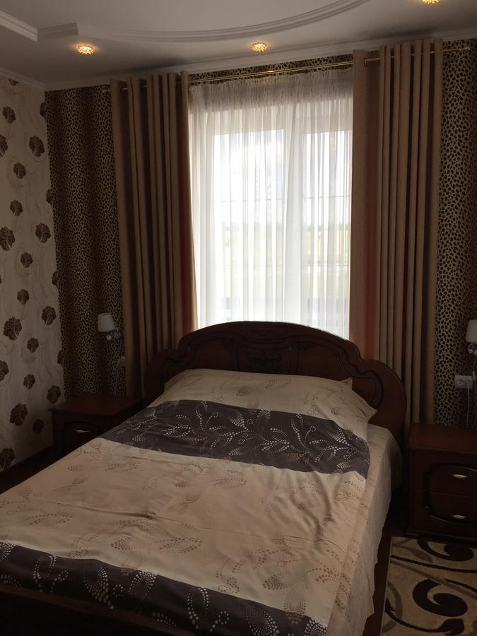 Hotel Oktan Kryve Ozero Ngoại thất bức ảnh