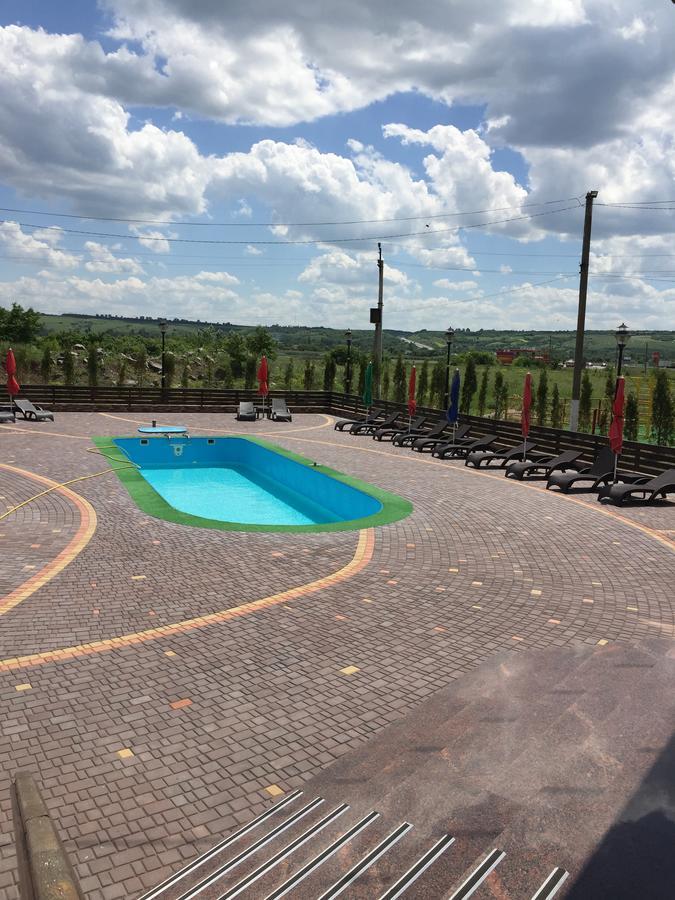 Hotel Oktan Kryve Ozero Ngoại thất bức ảnh