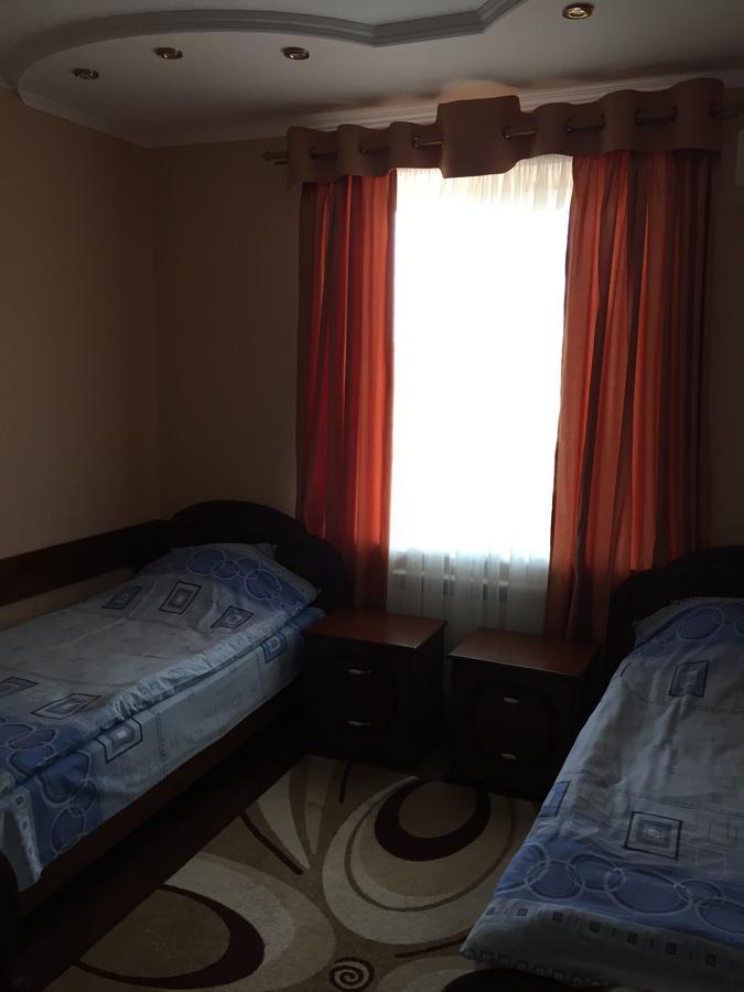 Hotel Oktan Kryve Ozero Ngoại thất bức ảnh